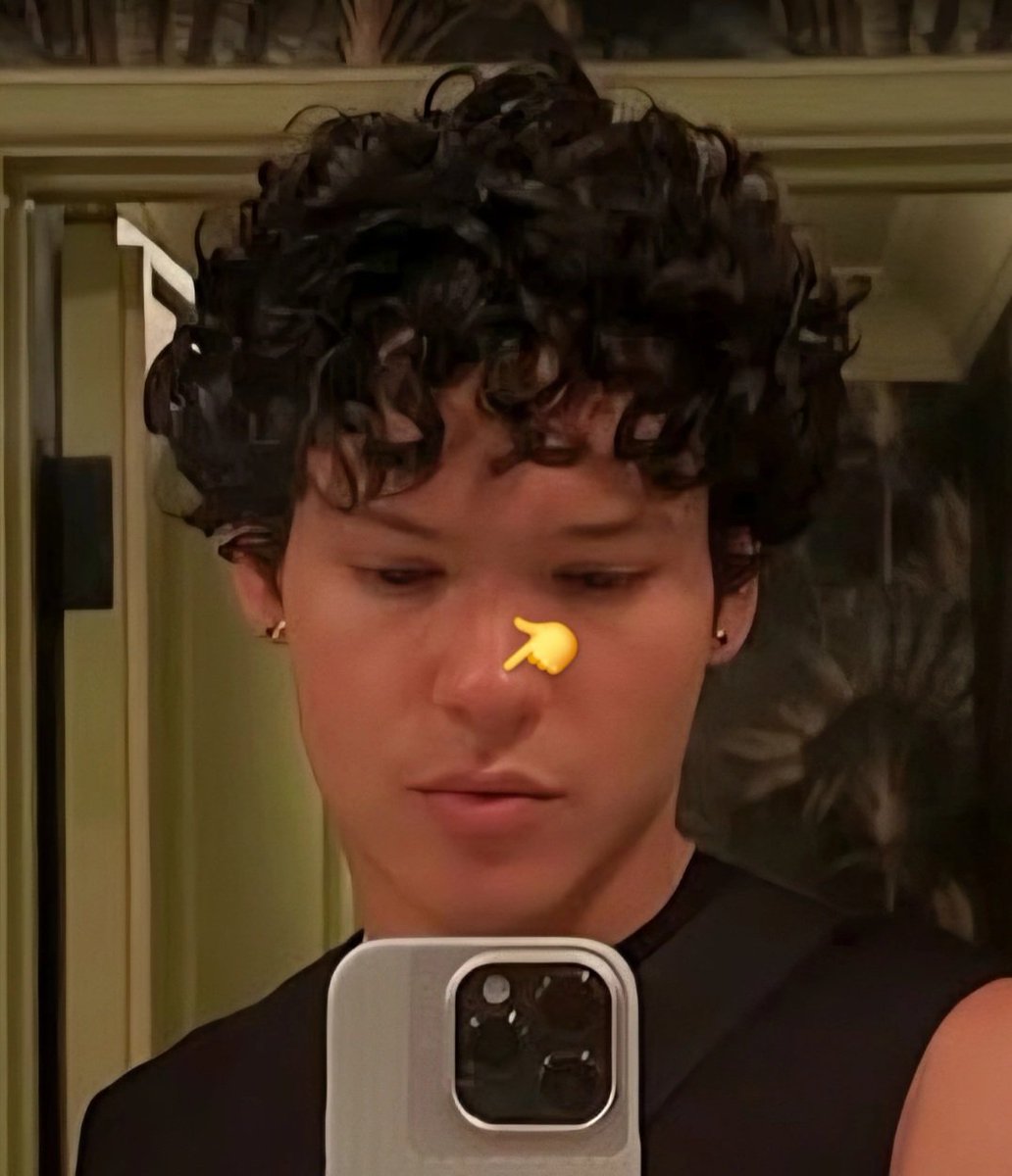 omar’s nose appreciation tweet media
