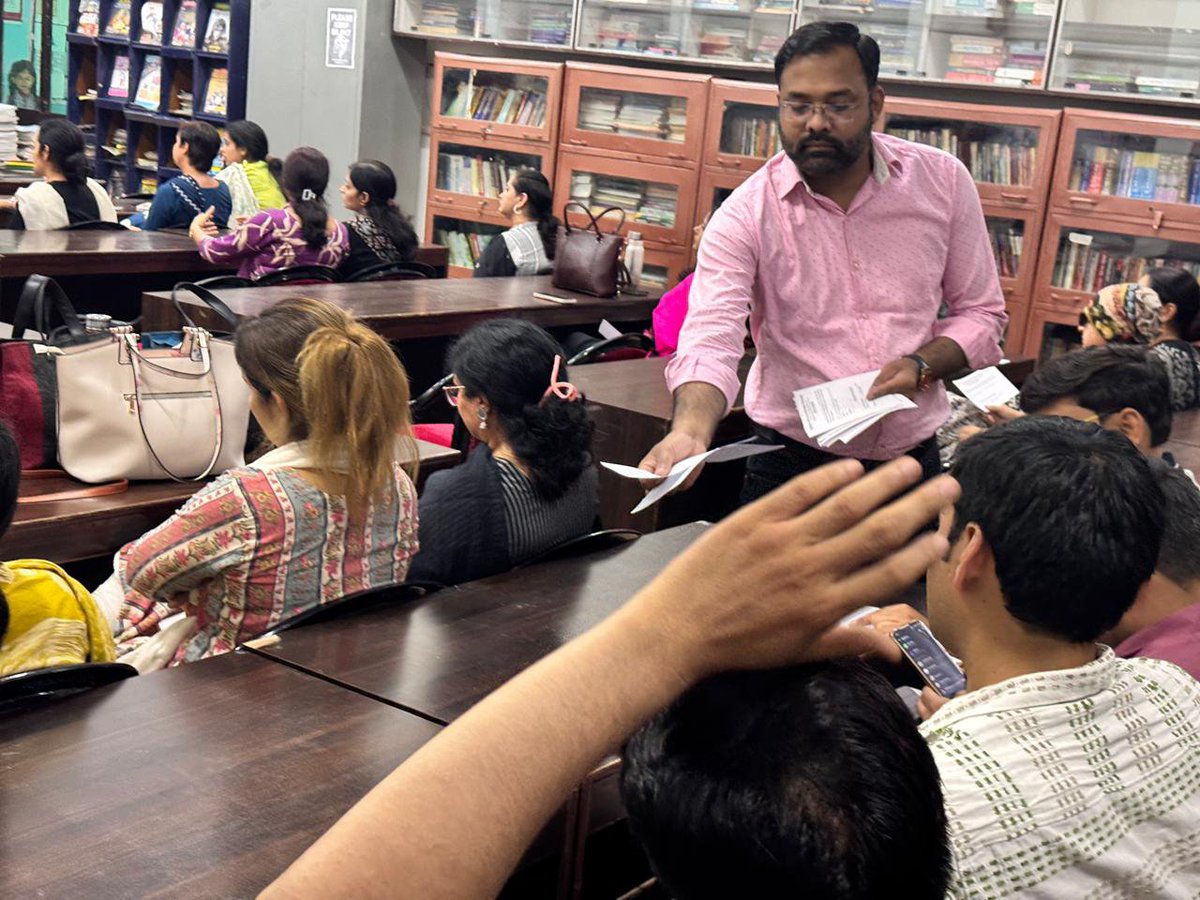 KVPSS_KVS's tweet photo. Interaction with staff of KV Janakpuri , Delhi with KVPSS CEC and REC(Delhi) office bearers. 
Good response received from fellow teachers during annual Membership Drive and campaign.
#KVPSS
#TEACHERWELFARE
#TEACHERSFIRST https://t.co/Zlv7EP6Sx5