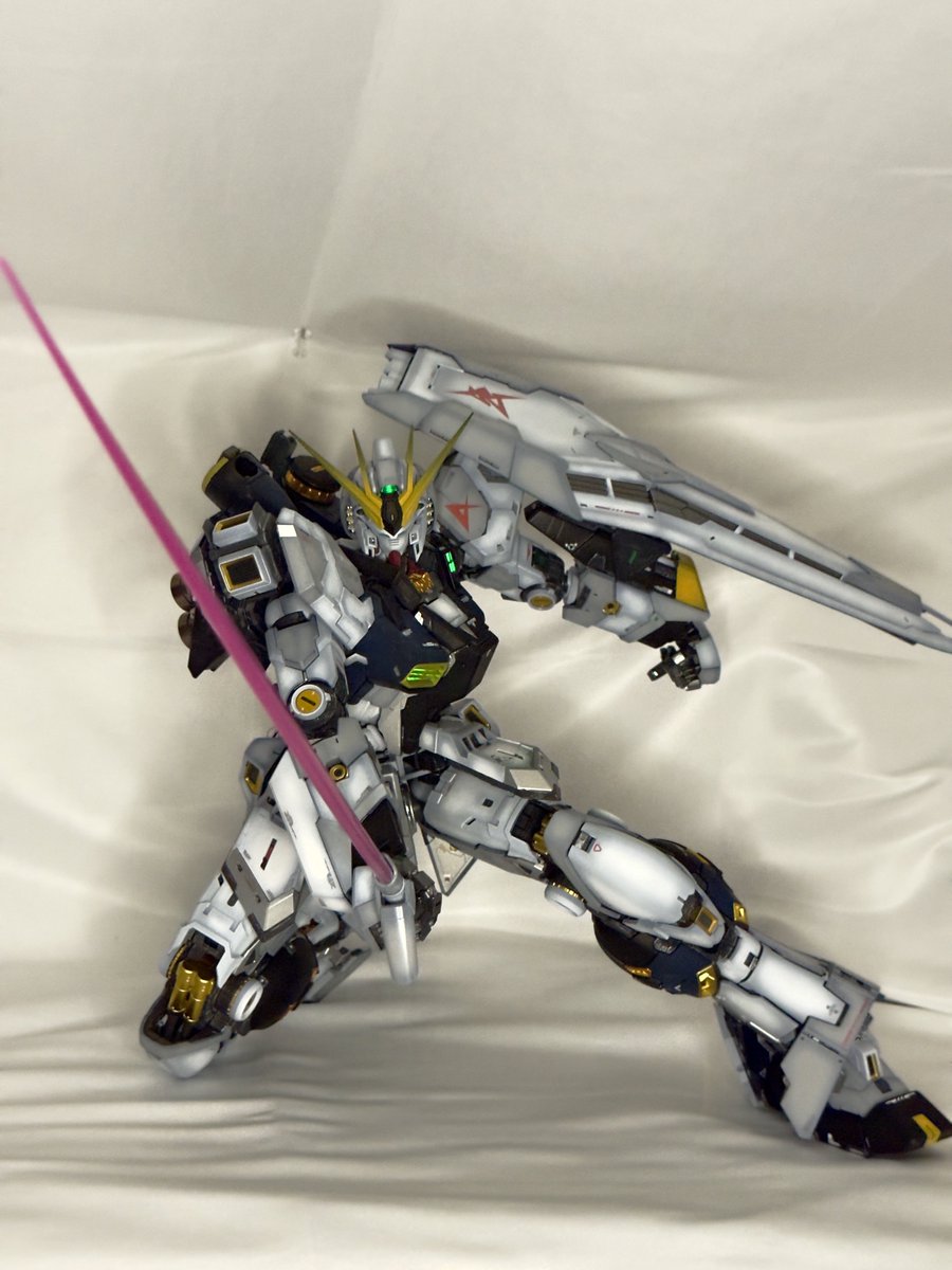 maburavu's tweet photo. 完成したPGUνガンダムでポージング取らせてみました

可動域、ギミックまさに最高峰！
これで6万は安く思えてくるほど😵‍💫
(LEDはbit trade oneのものを使用してコストカットしましたがw)

今年の最高傑作はこれで決まりです！

#PGUνガンダム 
#ガンプラの画像を貼るとRTされると聞いて 
#ガンプラ https://t.co/FdiXFuNr0v