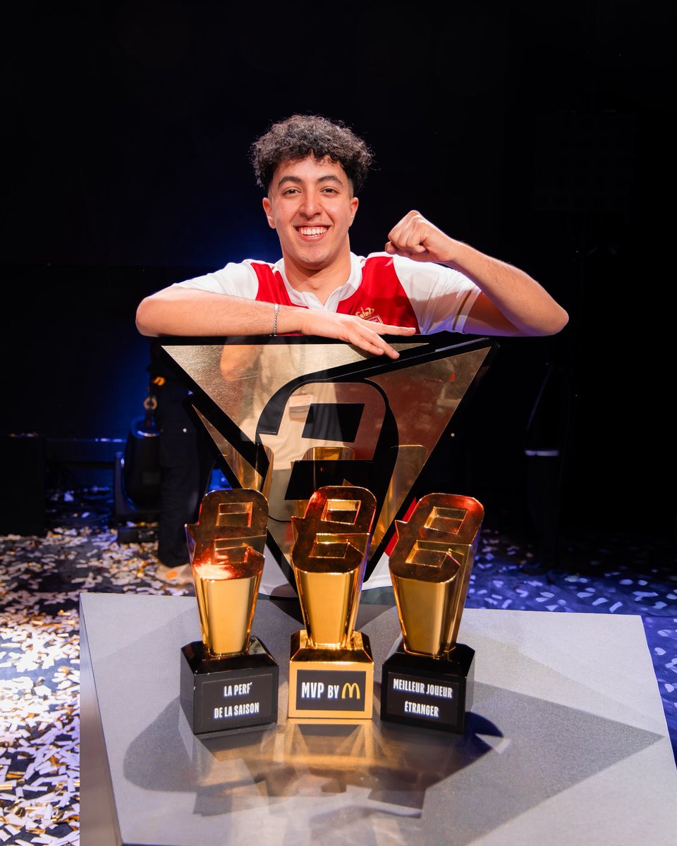 RmaitiKarim's tweet photo. CHAMPIONS OF FRANCE @_eLigue1 🇫🇷🏆

Victory 4-1 vs Troyes in the Final ✅

I waited so long for this , always arriving to final and losing, i’m so so happy i can’t explain. 

Thank you for all the support! The season is still long 🏄‍♂️🏄‍♂️🏄‍♂️🏄‍♂️

Al hamdouli الله 🤲🏼🤲🏼 https://t.co/JoYpinWSzN