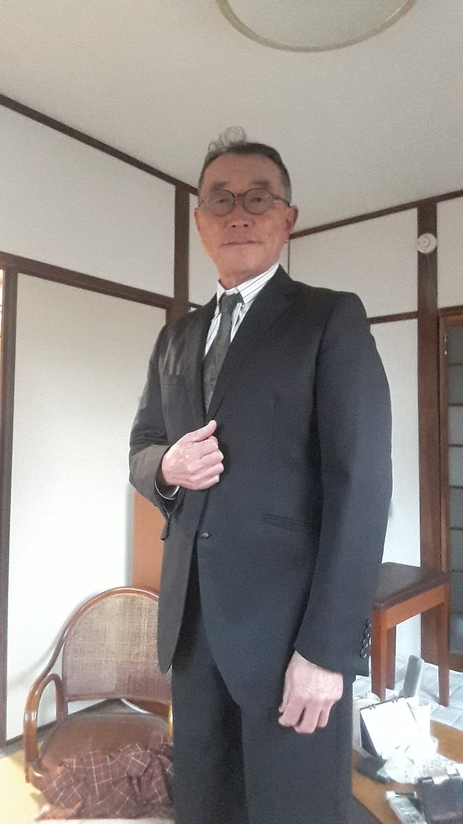 aka_doka's tweet photo. 今日は冠婚葬祭の祭の日なので、年に何回かしかしない格好でおミサ与って来ます。馬子にも衣装だよん🙄 https://t.co/DfqmCi4DWp