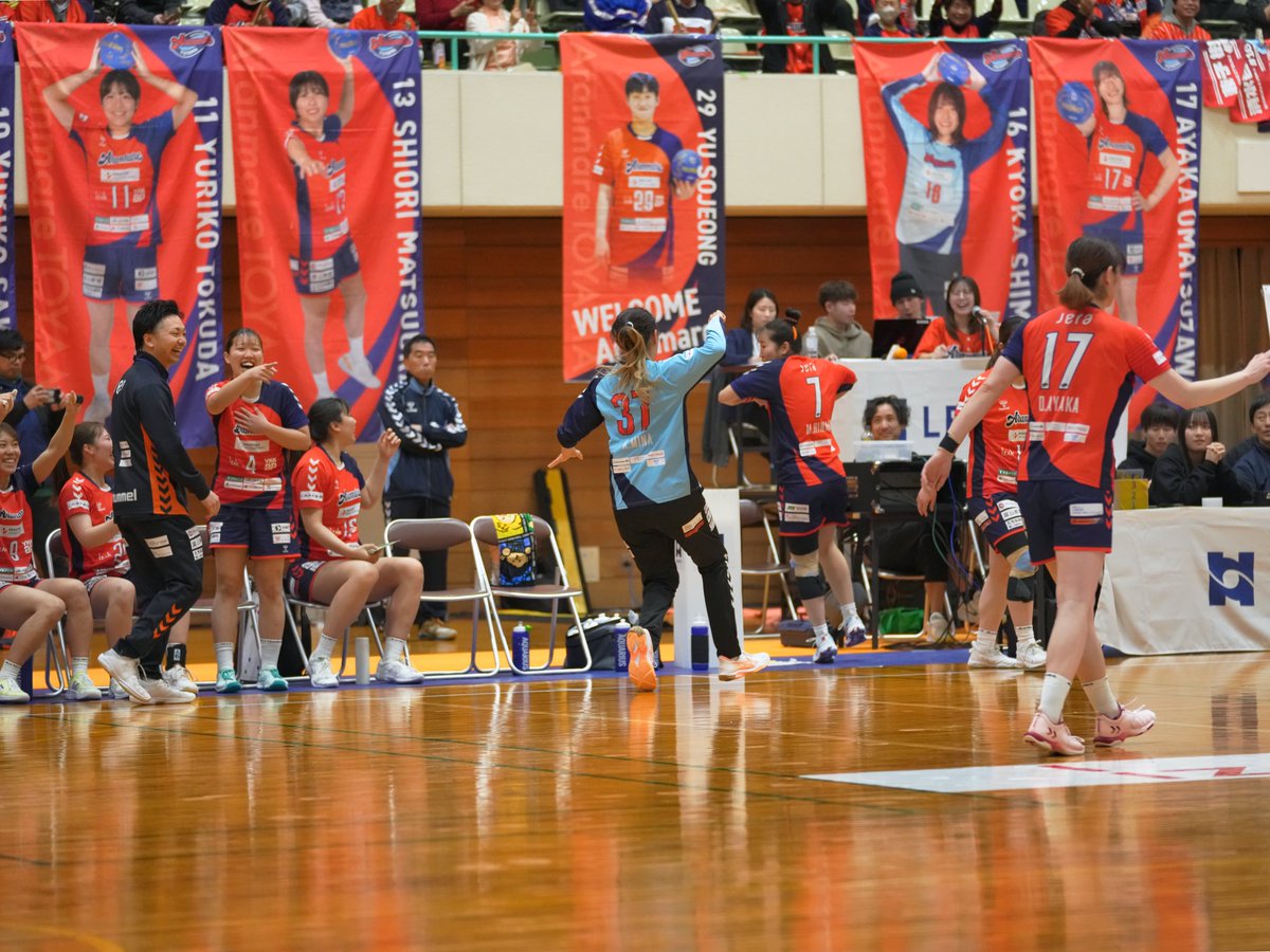 "逃げる宮田に追う笠野（敬称略)"

これでも試合中です😁

2026-4-4
アルビス小杉総合体育センター

#アランマーレ富山
#リーグＨ