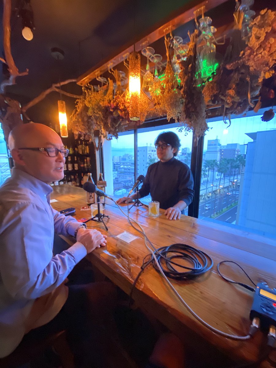 dx_radio_club's tweet photo. 今週は、宮崎市橘通西3-10-40中めがねタワービル7Fにあります「コリンズバー」さんで、代表の岸本さんに、お店の事、オススメメニュー、これからの夢などについてお話伺ってきました。#JOYFM #radiko #バニーのほろ酔いDX #Mrバニー #コリンズバー https://t.co/SA3KPYX80B