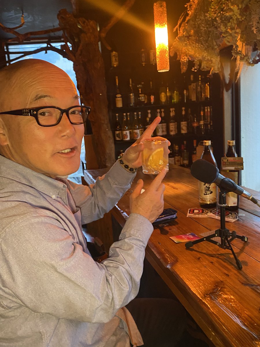 dx_radio_club's tweet photo. 今週は、宮崎市橘通西3-10-40中めがねタワービル7Fにあります「コリンズバー」さんで、代表の岸本さんに、お店の事、オススメメニュー、これからの夢などについてお話伺ってきました。#JOYFM #radiko #バニーのほろ酔いDX #Mrバニー #コリンズバー https://t.co/SA3KPYX80B
