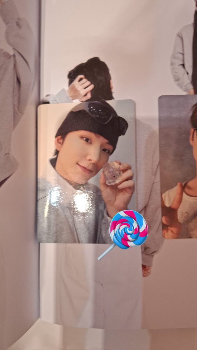 Friend of a friend got me my Squish pc, I am sooooooo happy 🥹❤️‍🩹 I also got the Kyun freebie 😭💞 

I think Kihyun and I are connected even though I'm a kyunbebe