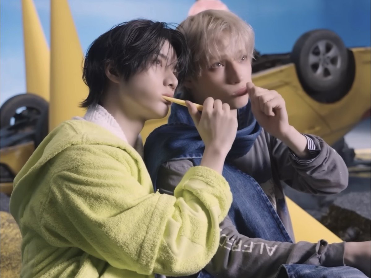 휴플레 tweet media