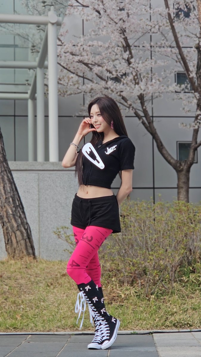 ITYou1209's tweet photo. #유나 #YUNA #ITZY 포토타임📸📸 https://t.co/73zew7YGtN