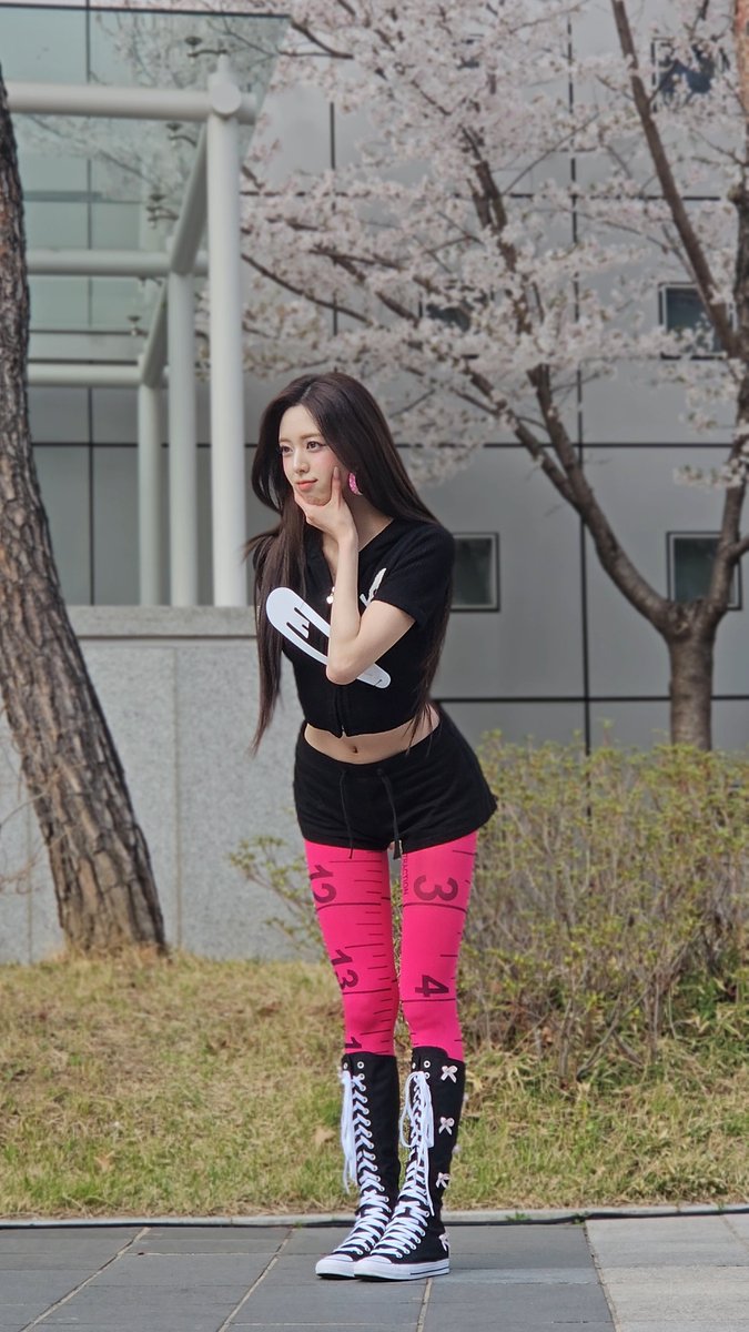 ITYou1209's tweet photo. #유나 #YUNA #ITZY 포토타임📸📸 https://t.co/73zew7YGtN