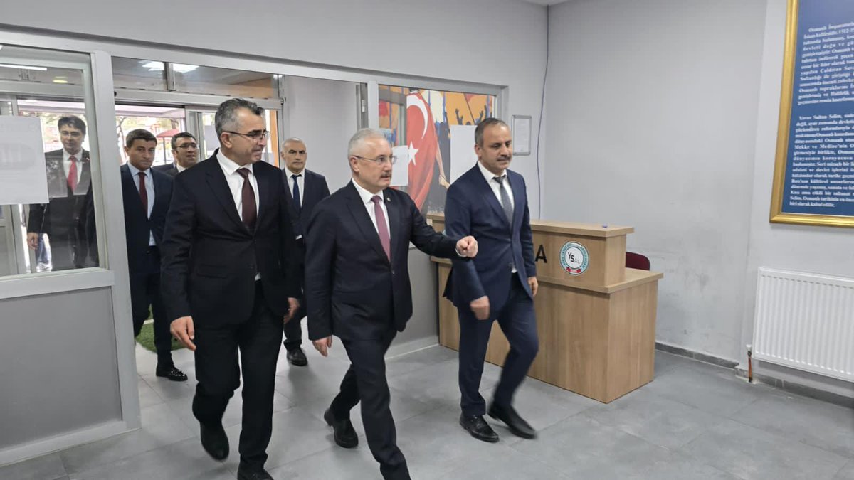sokemem's tweet photo. MEB Strateji Geliştirme Başkanı Sn. Ercan Türk ve İlçe MEM Müdürümüz Sn. Mustafa Uğurlu, Söke Yavuz Selim And Lisesi’ni ziyaret etti. Öğretmenlerle  eğitim-öğretim faaliyetleriyle ilgili yapılan verimli bir sohbetin ardından maarif model kapsamındaki çalışmalar yerinde incelendi. https://t.co/BczZNLCQ2X