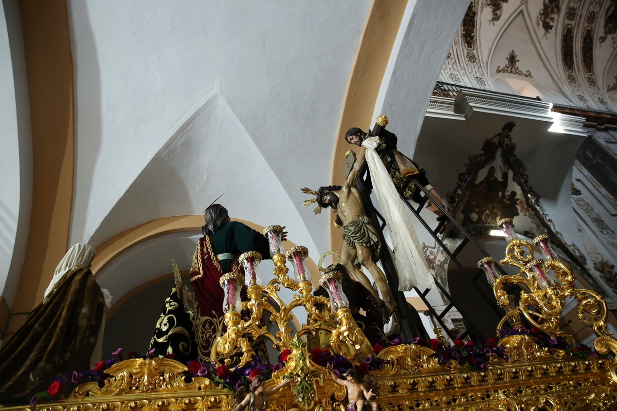 ElConsejoSev's tweet photo. 🟣Fe salesiana cada Sábado Santo en la Basílica de María Auxiliadora, donde en la Stma. Virgen María hallaremos la Esperanza.
 Hoy rezamos con nuestro Sr. Arzobispo ante los Venerados Titulares de la Hermandad de la Trinidad (Oficial).
 🔗Más información: https://t.co/0GiRpI1afF
 #SSantaSevilla26