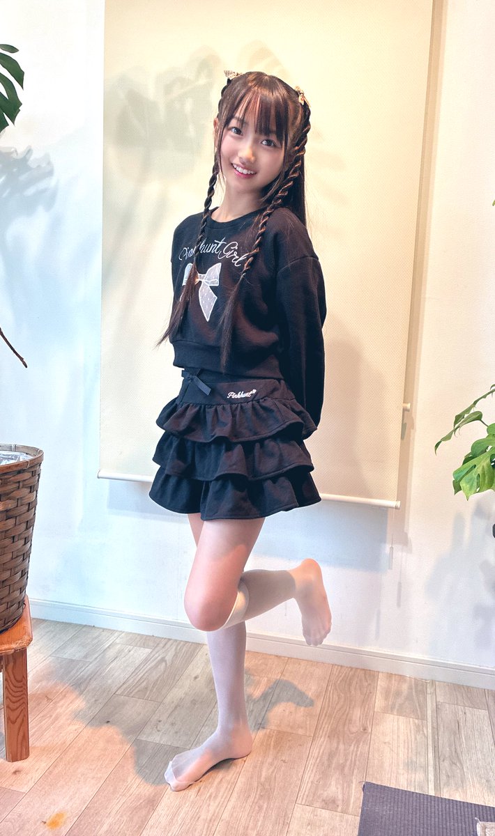 rea_model's tweet image. 前にも紹介したスウェットセットアップ❣️れあの🎂におばあちゃんに貰ったやつで、今からおばあちゃんのお誕生日会だから着て行くよん😋🎀

#小学生　#小学生コーデ
#js  #PINKHUNT