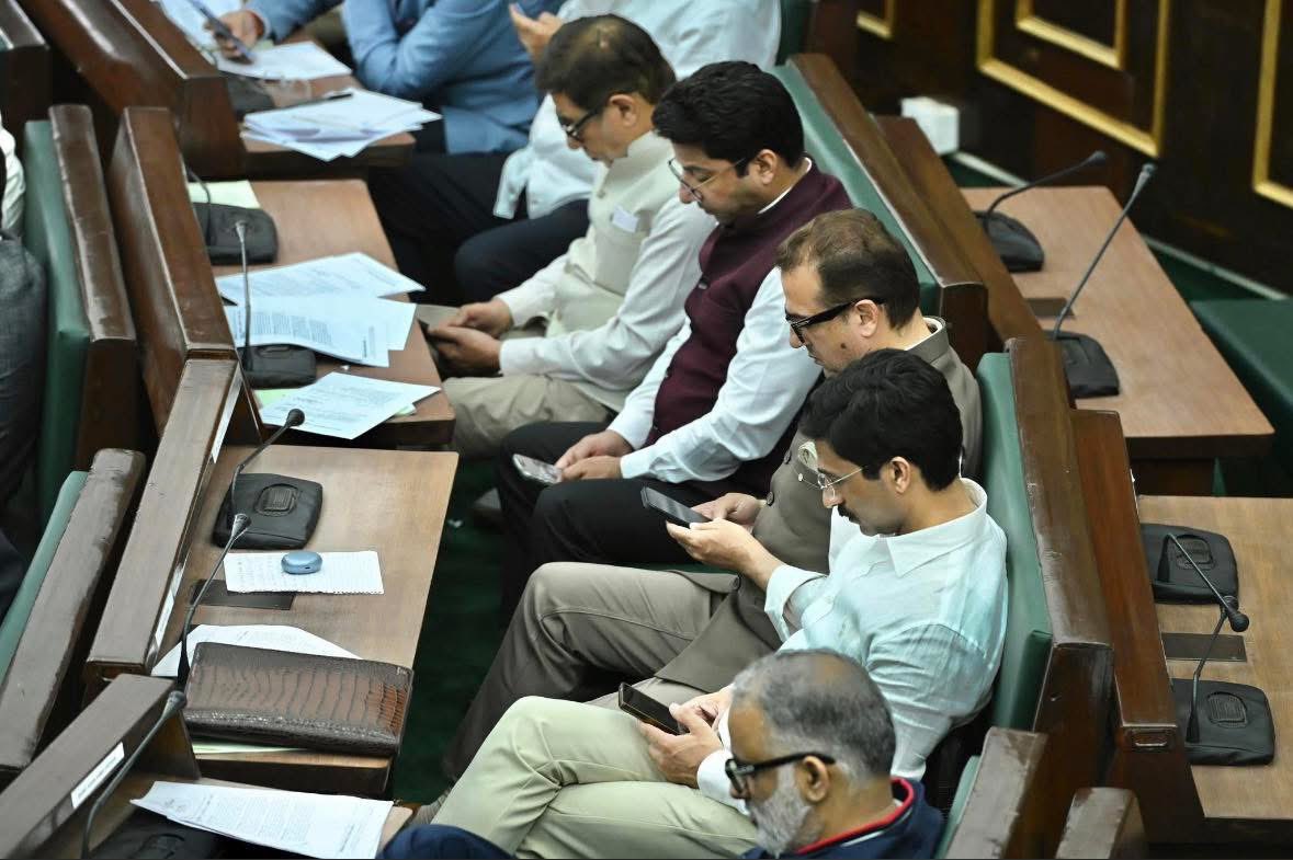 It seems JKNC legislators are receiving syllabus from Whatsapp University. The picture speaks for itself.