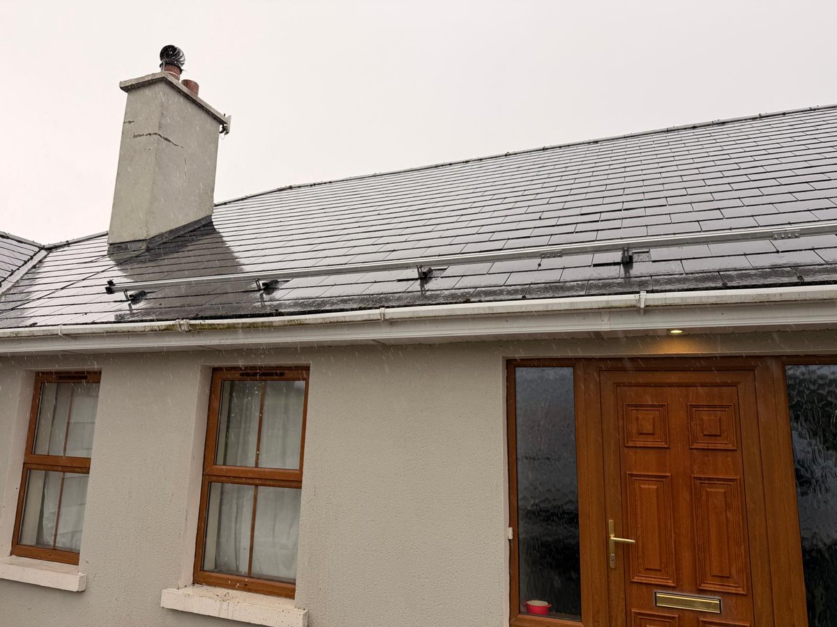 EnergiesSolar's tweet photo. 21 panels now soaking up the sun in Lanesborough, Co. Longford! ☀️🇮🇪

✅ Up to 70% off bills ✅ 30-year warranty ✅ Sell power back to the grid

Get your 5-minute quote: 👉 https://t.co/Ye8WTUAU3w

#SolarPV #Longford #RenewableEnergy #EliteEnergies https://t.co/v7ES81xCzp