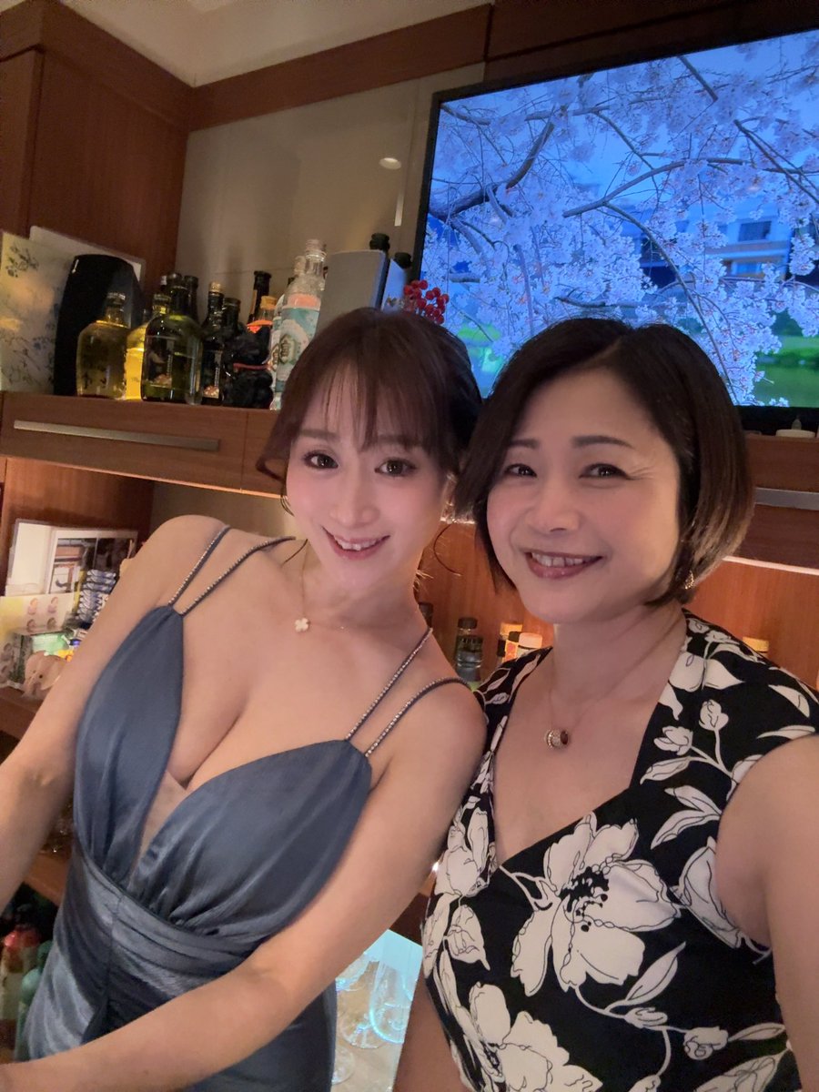 友田真希 tweet media