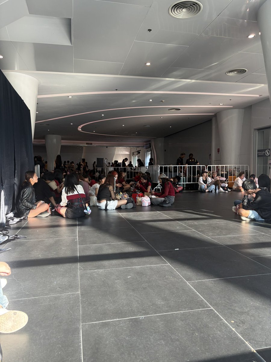 อยู่ในฮอล์ 5 น้า ใกล้ๆลิฟกระจกน้า เข้ามารับได้เลยค่าบ 

#In_Your_Fantasy_BKK #ATEEZinBKK 
#Atinyนักแจก #ATEEZinBangkok