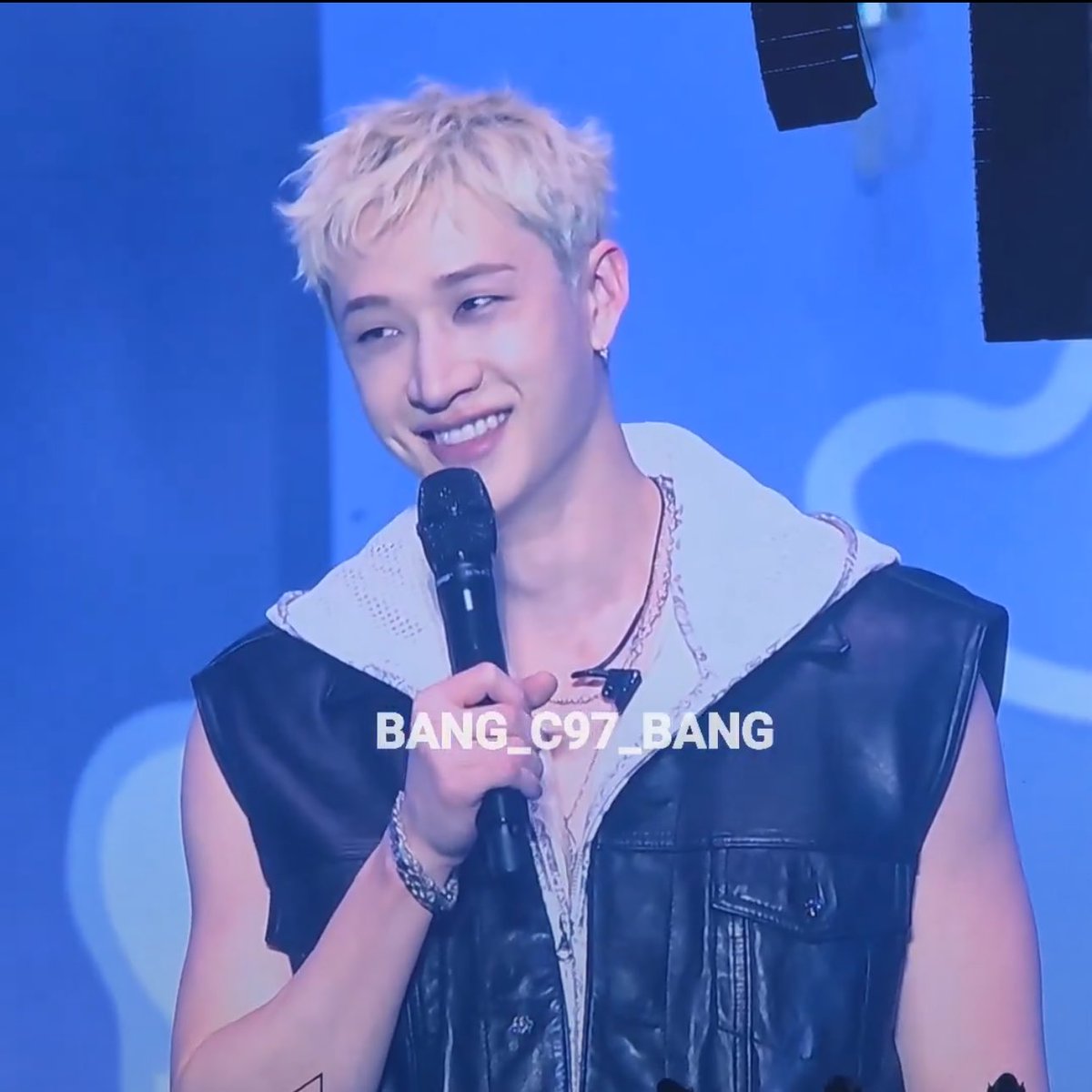 hourly bang chan tweet media