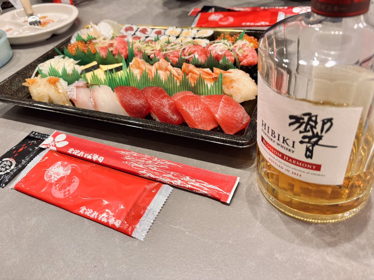 ushitora_daily's tweet photo. 今年も誕生日はまいもん寿司のテイクアウト🍣 https://t.co/RFWvuigVOZ
