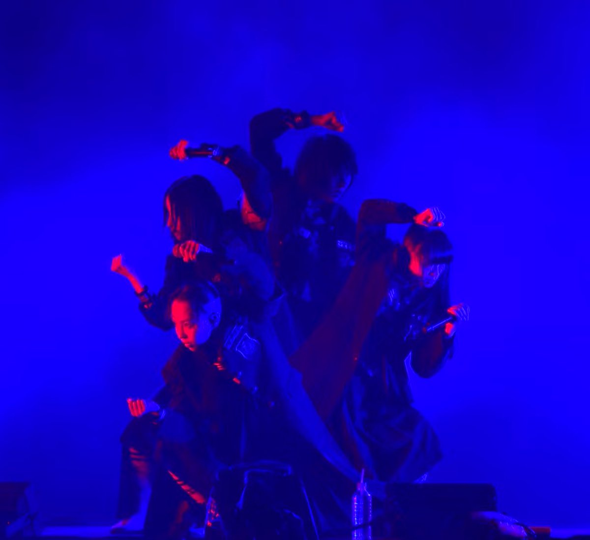 miki_mickey0213's tweet photo. 長ランの前はだけたままFly Highやったことあったっけ？？かっっっこよ
#EchoesBaa2026 #AG #ATARASHIIGAKKO #新しい学校のリーダーズ https://t.co/aGh0Vk2f21