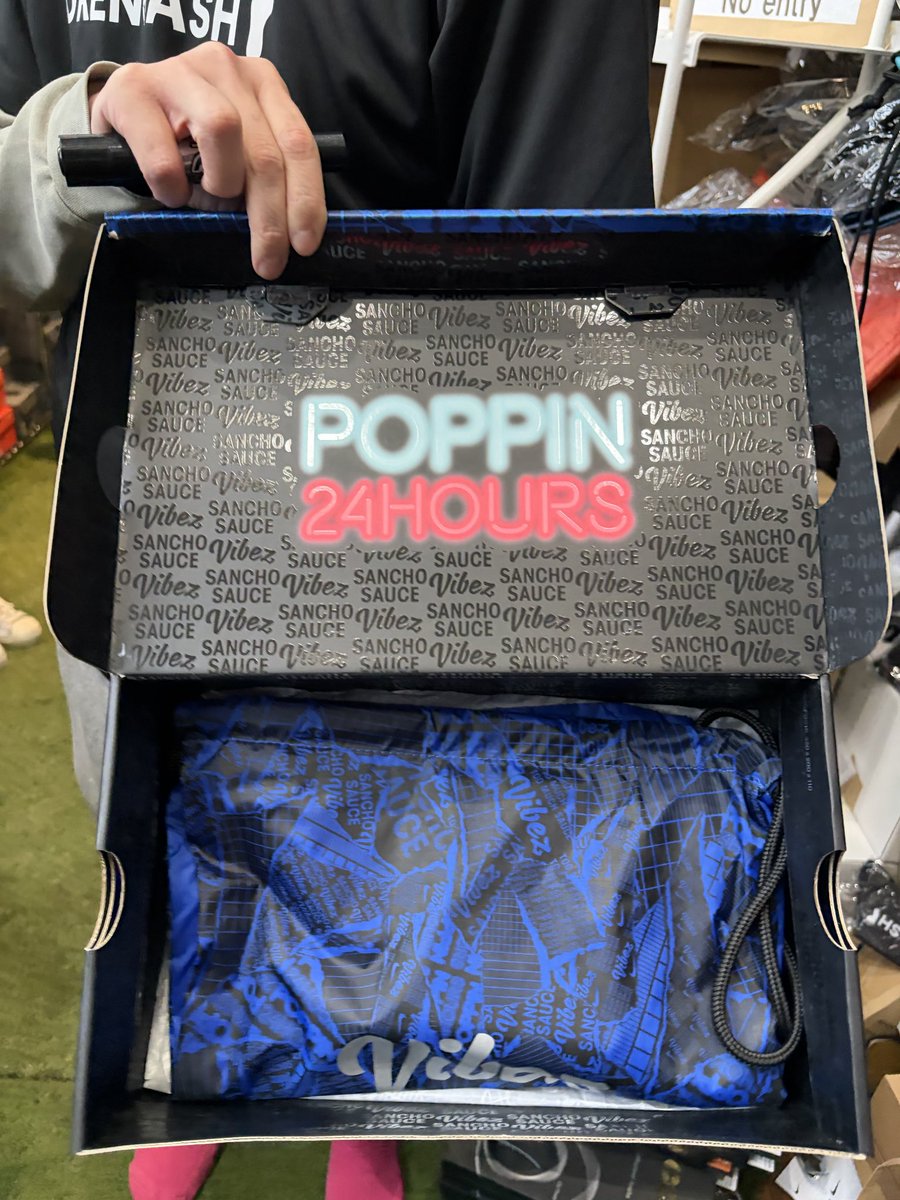 1029サッカースパイク tweet media