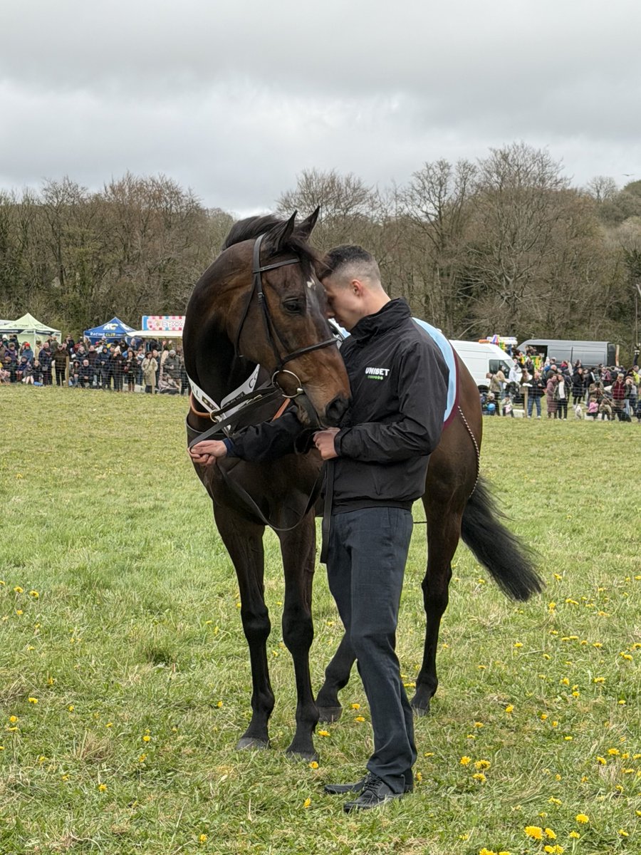 tommoracing's tweet photo. CONSTITUTION HILL - that’s the post 🤍🖤
⁦@LambournOpenDay⁩ ⁦@sevenbarrows⁩ https://t.co/NkDETITcvA