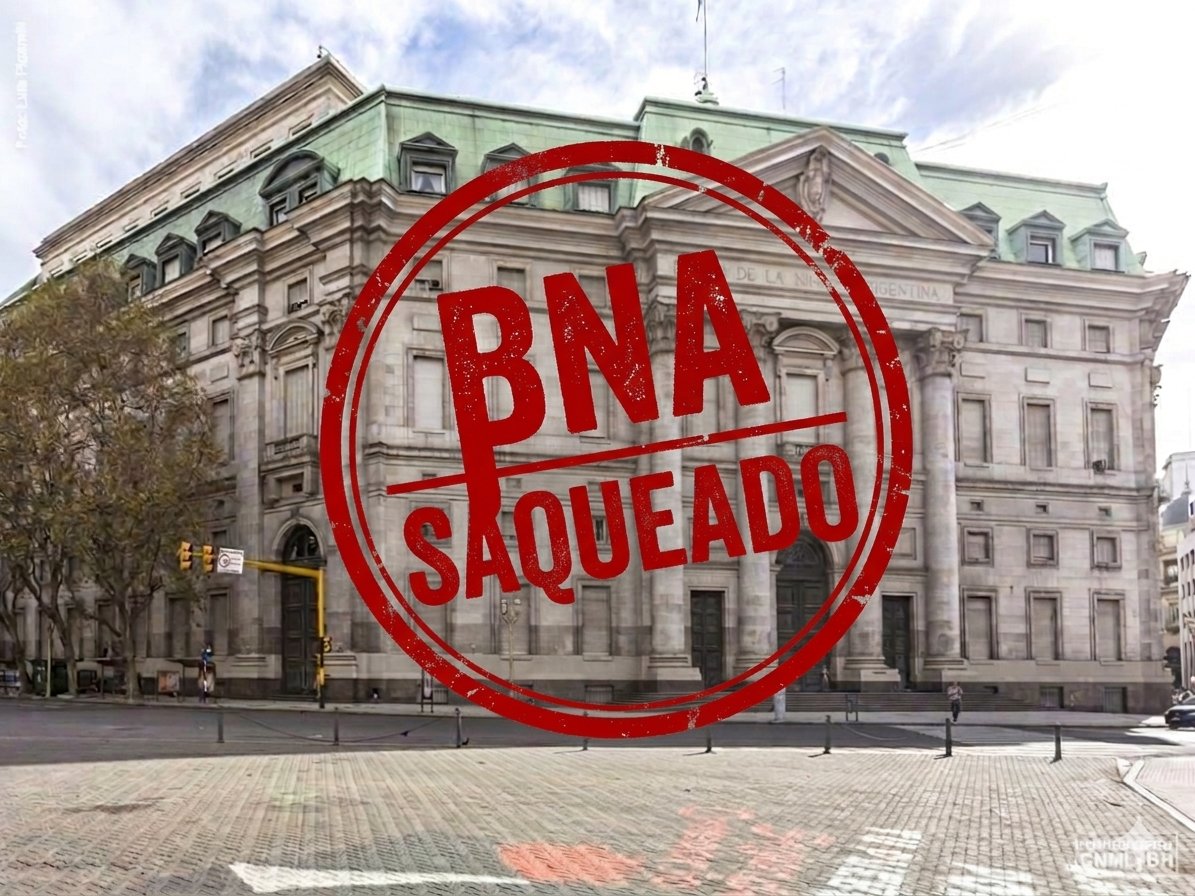romanruizasesor's tweet photo. Hay números que gritan más que Milei en un discurso. En la lista de los 50 mayores créditos del BNA, la suma supera los $11.100 millones. El 100% son asesores y diputados. Están VACIANDO las arcas del Banco Nación con el dinero de todos los argentinos. 👇 https://t.co/ek0feV3guW