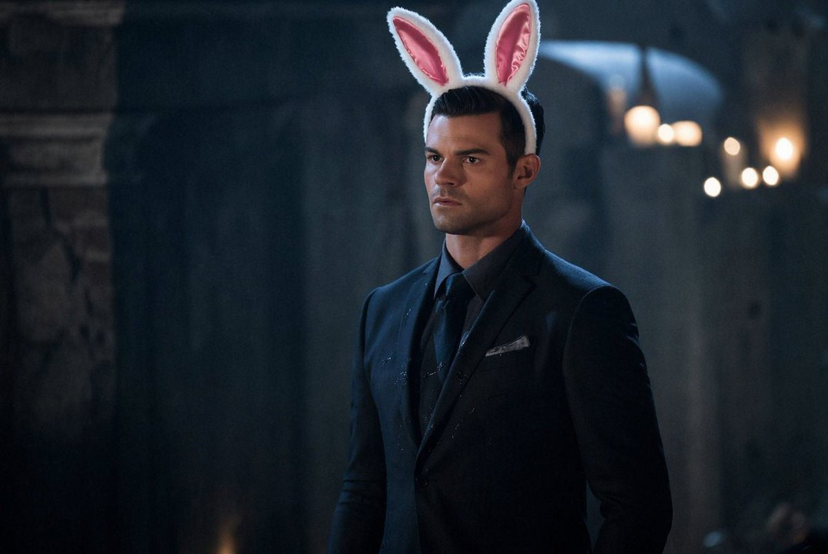 Davina Claire tweet media