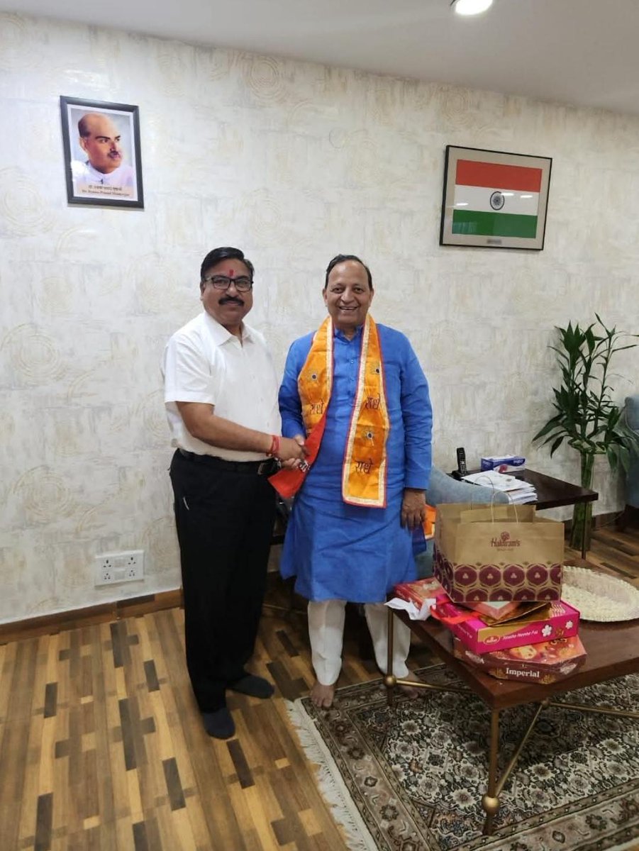 DrAtulKJain's tweet photo. भारतीय जनता पार्टी के राष्ट्रीय महामंत्री एवं राज्यसभा सांसद अरुण सिंह जी को जन्मदिन की हार्दिक शुभकामनाएं।

ईश्वर से आपके उत्तम स्वास्थ्य, सुखमय जीवन एवं दीर्घायु की कामना करता हूँ।

आप निरंतर राष्ट्रसेवा के पथ पर अग्रसर रहें और समाज को नई दिशा देते रहें। 🎉🙏 https://t.co/2PjBBXqXhi
