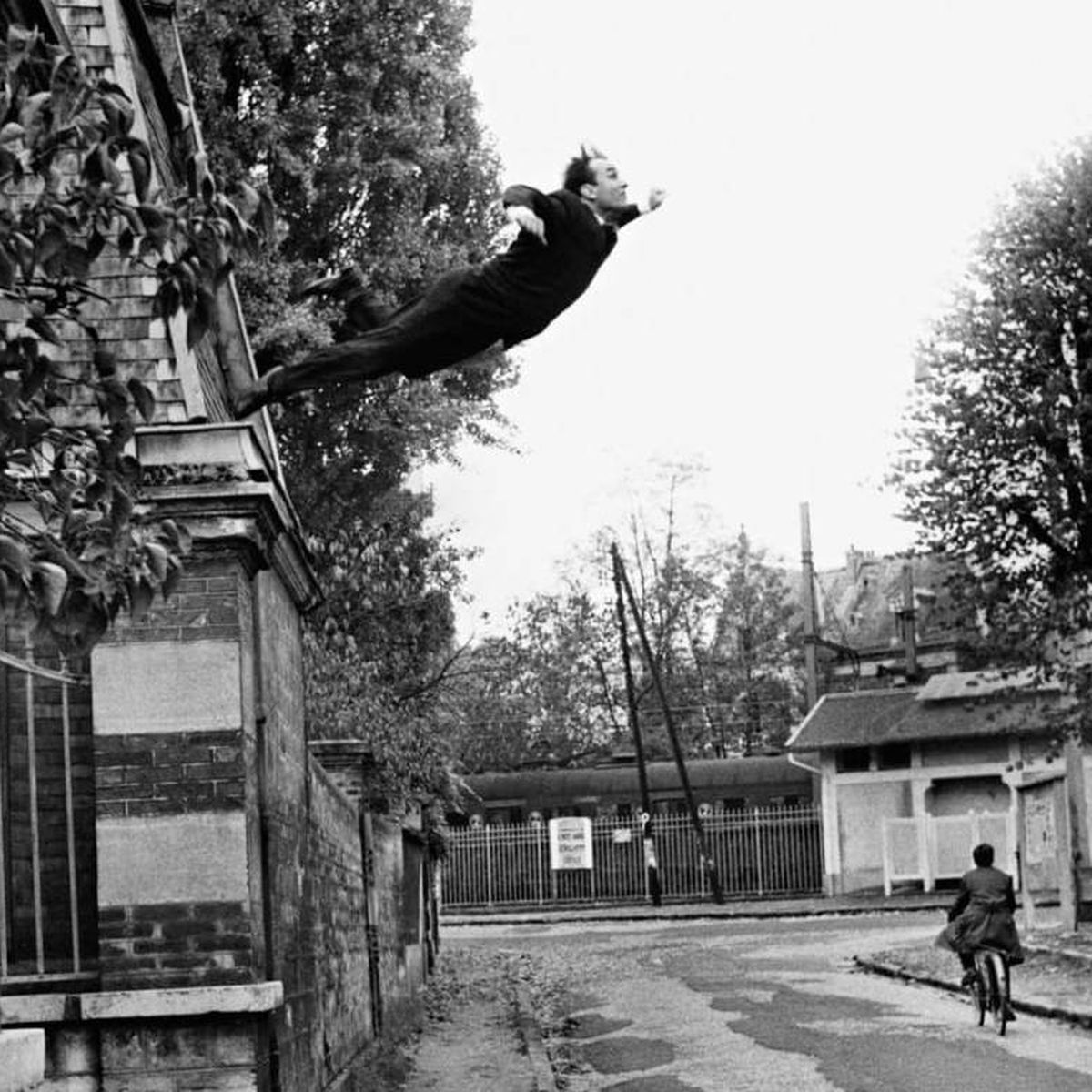 AlejandroHermo7's tweet photo. El hombre que pretendía volar, omnipotente y libre, es probablemente el más sumiso y dependiente que se ha conocido jamás.
https://t.co/zx1hFDWGfm https://t.co/mFtpxOfjQC