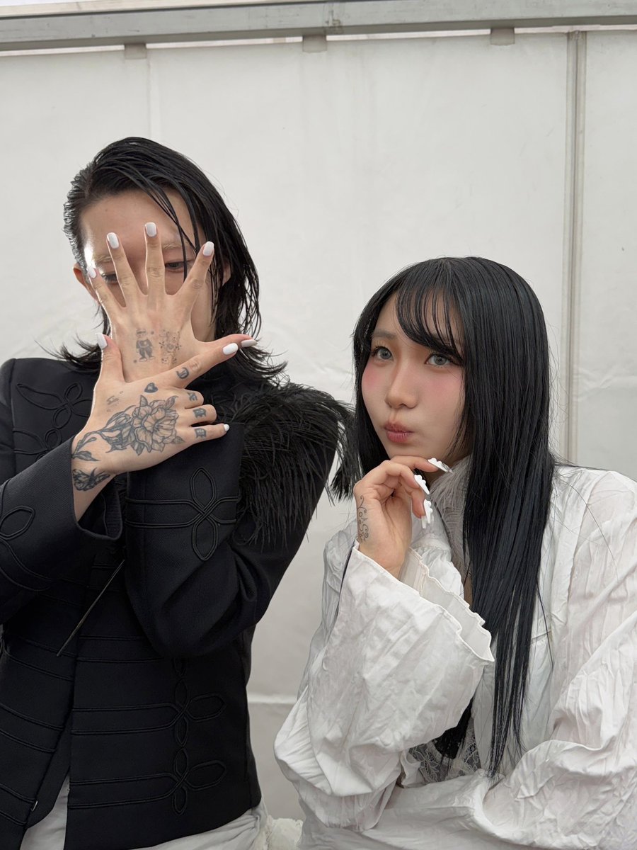 ax_aam's tweet image. YOASOBIさん　雨の中でも
めちゃくちゃかっこよい！☂️✨️

Ayaseさんも
お誕生日おめでとうございます😊

動画OKなのもありがたい！🙏

また、来年あれば行けたらいいな！

#YOASOBI
#EchoesBaa2026