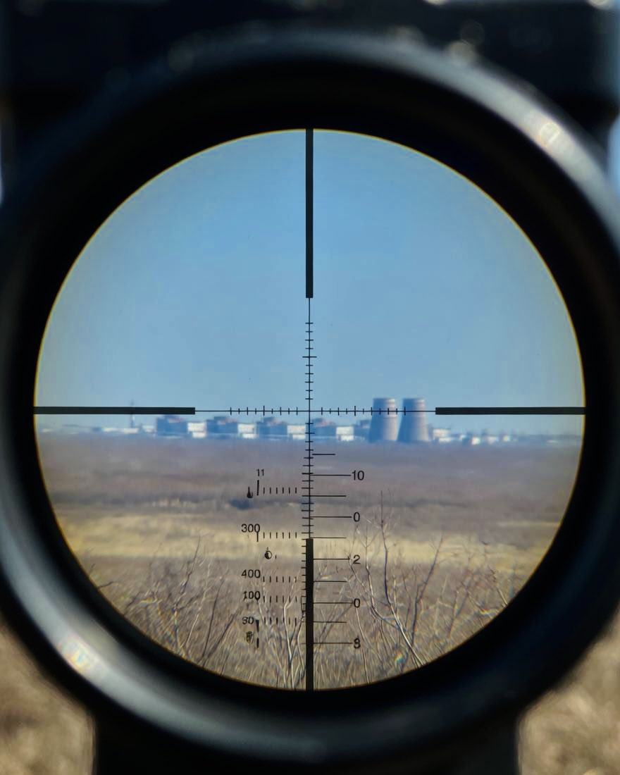 Сьогодні російські окупанти вбили 5 людей та поранили 19 в сусідньому Нікополі. Щодня ці істоти атакують Нікополь та мій Марганець. Щодня ворожі фпв полюють на людей.
Але ЗАЕС вас не сховає від помсти. Розплата завжди приходить, до всіх. 
Пітьма не триває вічно.