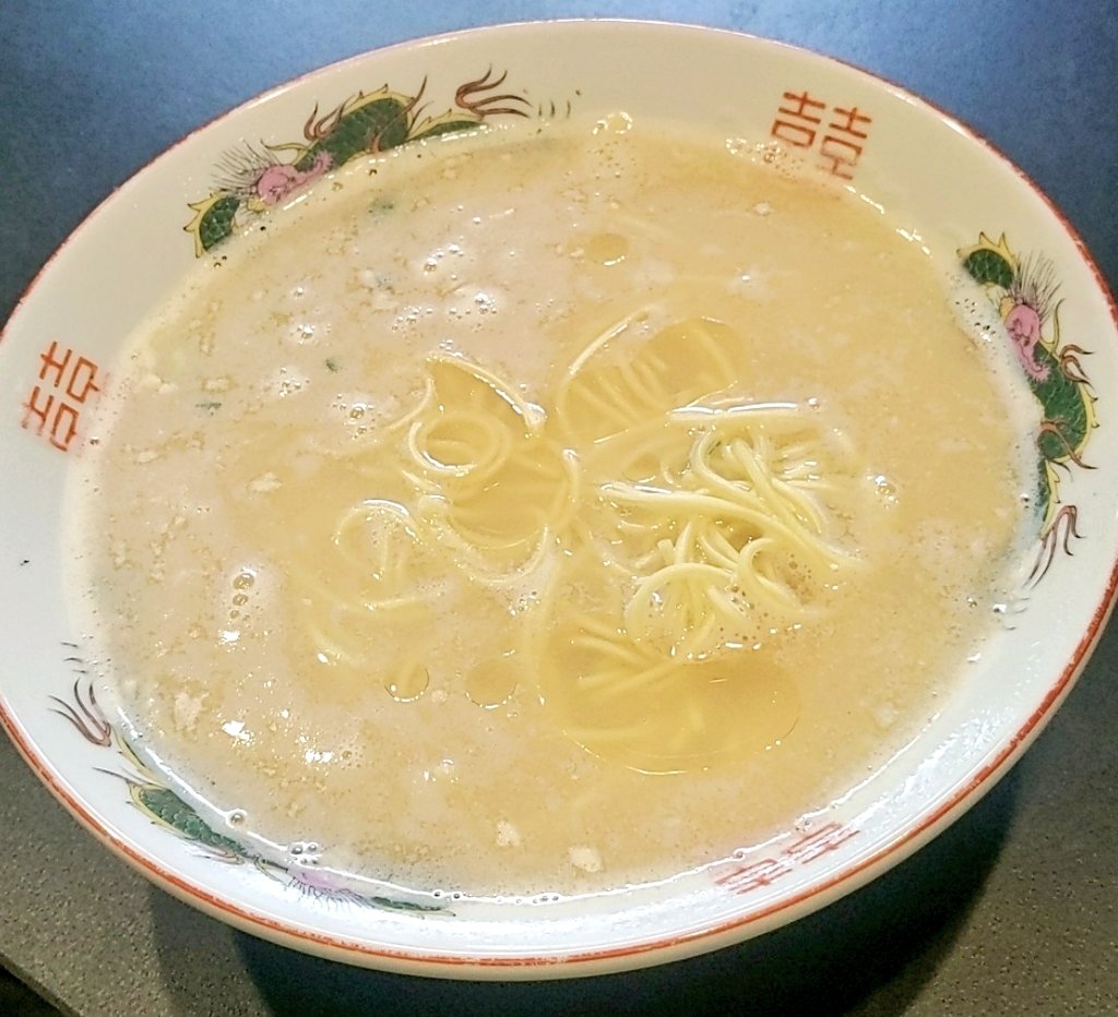 eritan_218's tweet photo. 飯テロ『第1905·1906弾』
お昼ご飯&amp;晩ご飯✨

昼…豚骨ラーメン🍜

夜…もつ鍋🍲
ʕ๑⃙⃘・н・๑⃙⃘ ʔﾊﾟｸｯ!ʕ "´༥`"  ʔﾓｸﾞﾓｸﾞ!
#くーまご飯の時間だよ https://t.co/wUPek7stbK