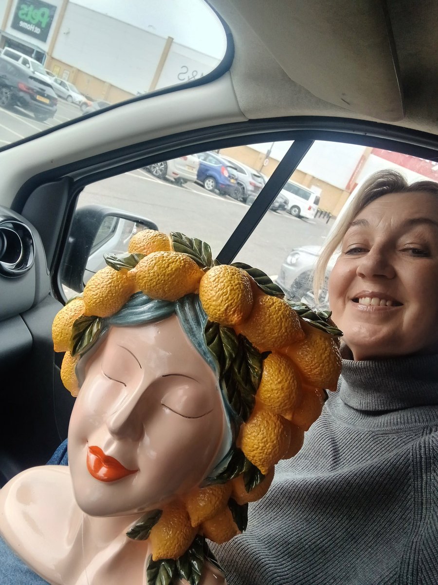 Dianne 👱‍♀️🐶🐾🍫🍷 tweet media