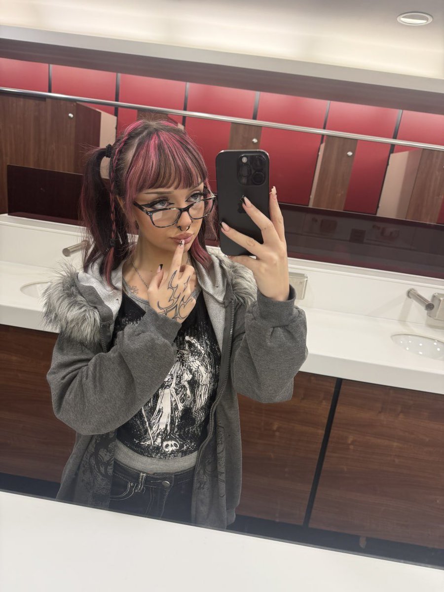 LucyKitty tweet media