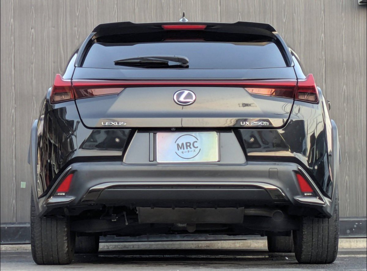 MRC3200's tweet image. ✨レクサスUX250h✨

♢年式
令和2年式

♢走行距離
6.5万キロ

♢グレード
Fスポーツ

車検2年付き299万！

現車確認、オンライン商談可能です！

オートローン、自社ローン対応可能です。

#MRCモーターズ #車売ります #UX 
#レクサス