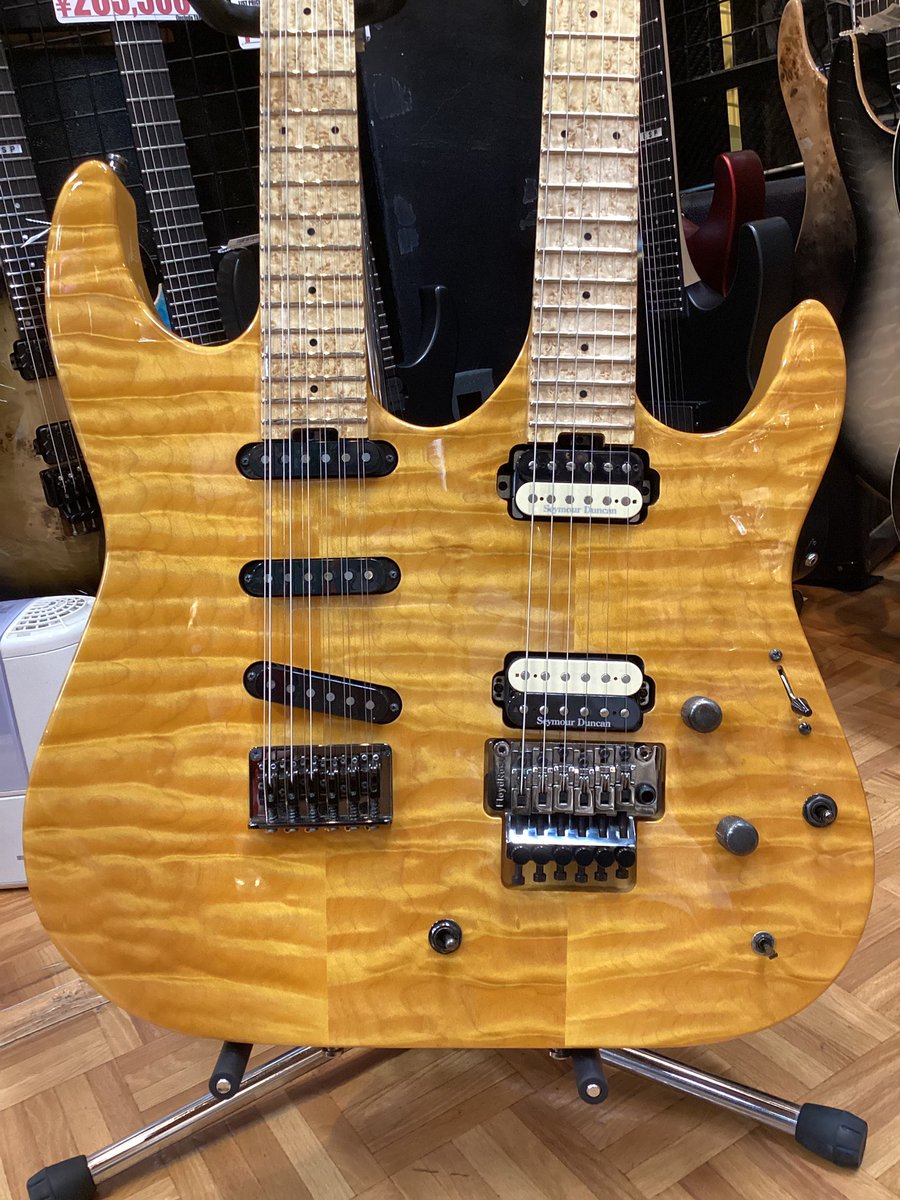esptechhouse's tweet image. [中古入荷]
ESP Custom Order GL-QM W-NECK【USED】

6弦と12弦のダブルネックオーダーメイド品です✨
この面積に大胆にあしらわれたキルトメイプルは圧巻🤯
両首の指板にはバーズアイメイプルが輝いています

￥990,000-で販売開始です❕
#テクハスタッフたがわ
#御茶ノ水 #ESP #ギター #エレキギター