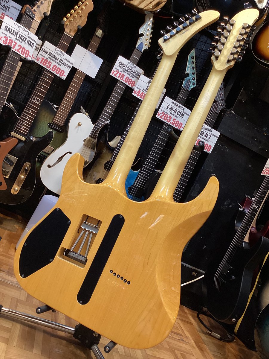 esptechhouse's tweet image. [中古入荷]
ESP Custom Order GL-QM W-NECK【USED】

6弦と12弦のダブルネックオーダーメイド品です✨
この面積に大胆にあしらわれたキルトメイプルは圧巻🤯
両首の指板にはバーズアイメイプルが輝いています

￥990,000-で販売開始です❕
#テクハスタッフたがわ
#御茶ノ水 #ESP #ギター #エレキギター