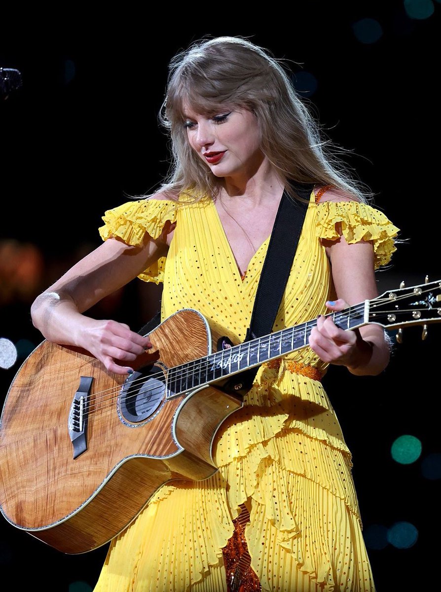 i miss when our biggest concern was whether taylor was going to wear the yellow surprise song dress