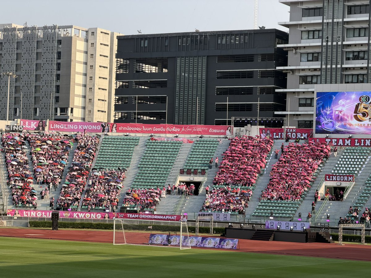 응ชน์ tweet media