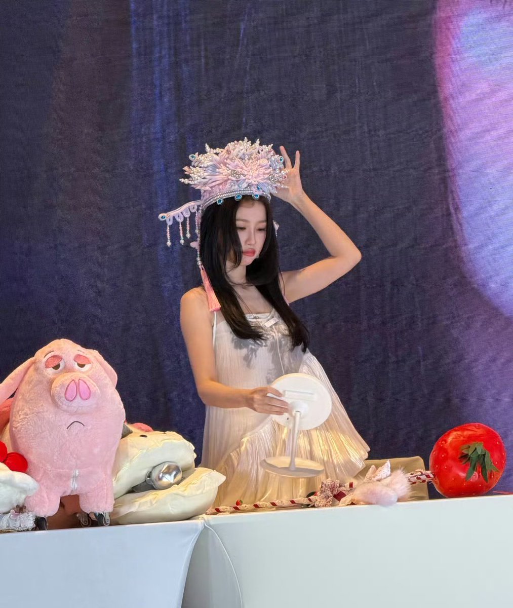 yu shuxin pics tweet media