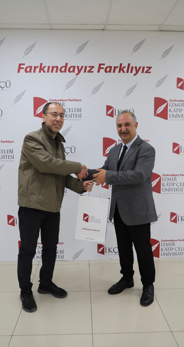 serdik's tweet photo. IKCU Merkez Kütüphaneden en çok kitap ödünç alan akademisyen, idari personel ve öğrenciler ödüllendirilmiştir. https://t.co/6xRZQlsOCR https://t.co/PL366IpSk3