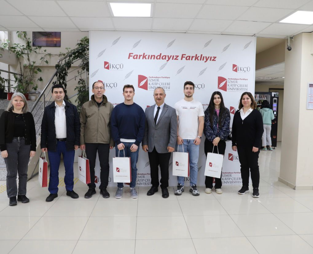 serdik's tweet photo. IKCU Merkez Kütüphaneden en çok kitap ödünç alan akademisyen, idari personel ve öğrenciler ödüllendirilmiştir. https://t.co/6xRZQlsOCR https://t.co/PL366IpSk3