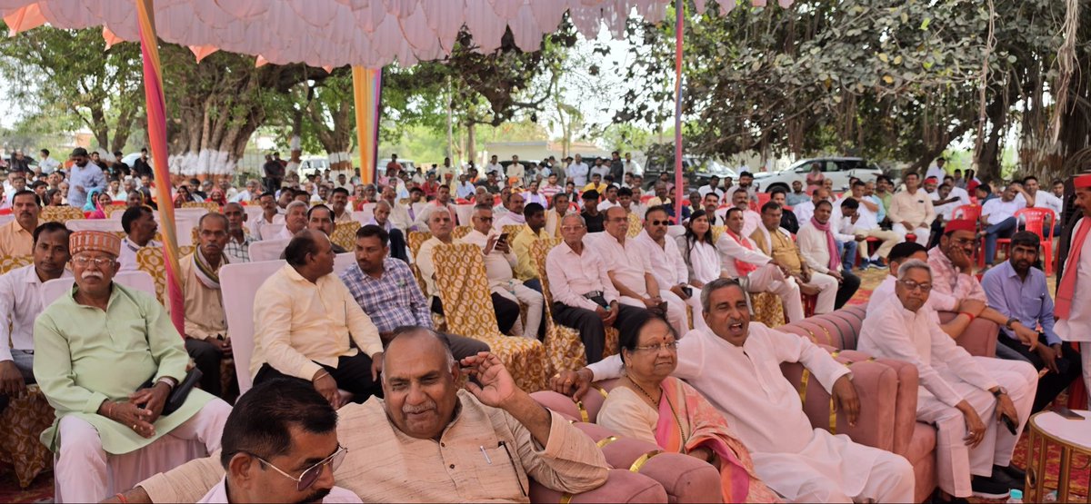 जनपद लखनऊ

आज दिनांक 04/04/2026 को पूर्व सांसद/मंत्री, उत्तर प्रदेश सरकार श्रद्धेय भगवती सिंह जी के पंचम निर्वाण दिवस के अवसर पर आयोजित कार्यक्रम में सहभागिता की।

यह कार्यक्रम श्री मुक्तेश्वर महादेव मंदिर, ग्राम देवरी रूखारा, बक्शी का तालाब, जनपद लखनऊ में आयोजित हुआ, जहाँ