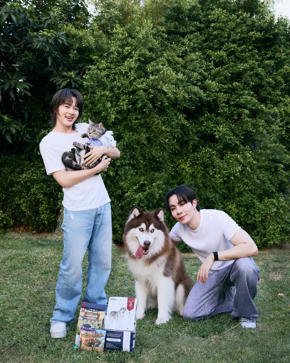 Wait??? Did each one of them bring their own pets, because that is definitely July and the husky is very familiar 🤭 #ZeeNuNew