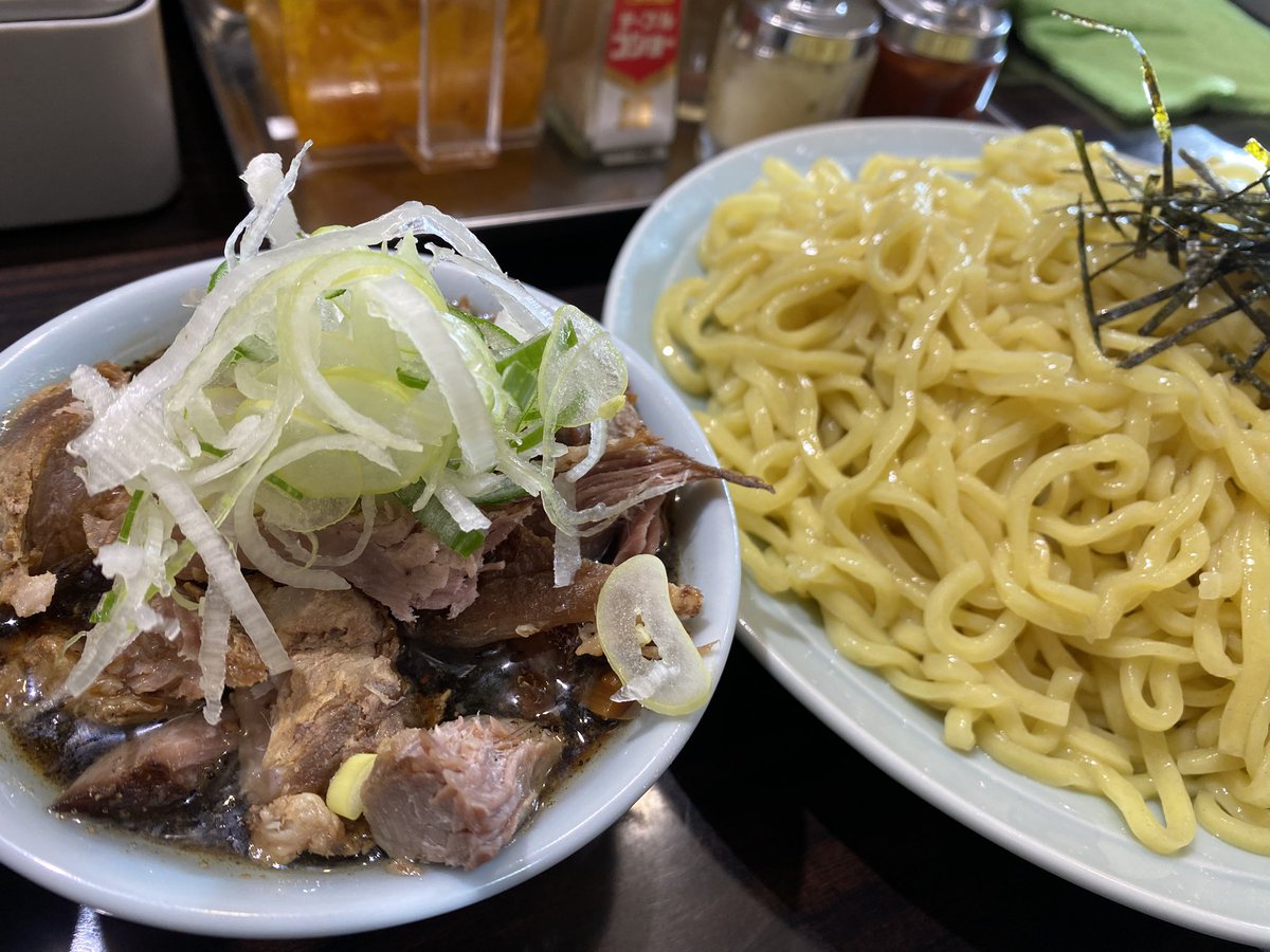 chaanBoo's tweet photo. 麺に対してのつゆの量少なすぎて食べ手の技量が試される一杯だった https://t.co/scAT16Tmtz