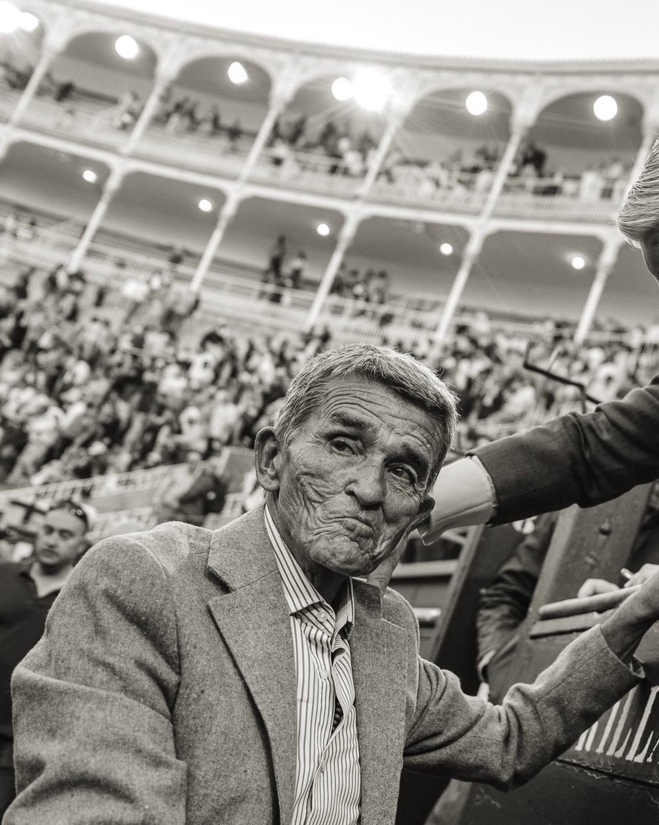 ArenasSNicasio's tweet photo. La Semana Santa acaba con dos trágicas noticias. Han fallecido Ricardo Ortiz, ex matador de toros y actual corralero de la Malagueta, y Francisco Díaz, padre del maestro @CurroDiazOf 

Desde esta empresa mostramos nuestras condolencias y enviamos un fuerte abrazo a sus familias https://t.co/CSlvyBiB2G