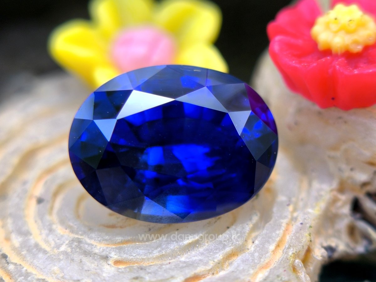 DanuGroup's tweet photo. Ceylon Royal Blue Sapphire

view product - https://t.co/6r1tQeK7Be

#royalbluesapphire #ceylonsapphire #gemstone #gemstonedelar #gemcutter #gemstoneforsale #Gemini #fashion #style https://t.co/Gv2DydYNCU