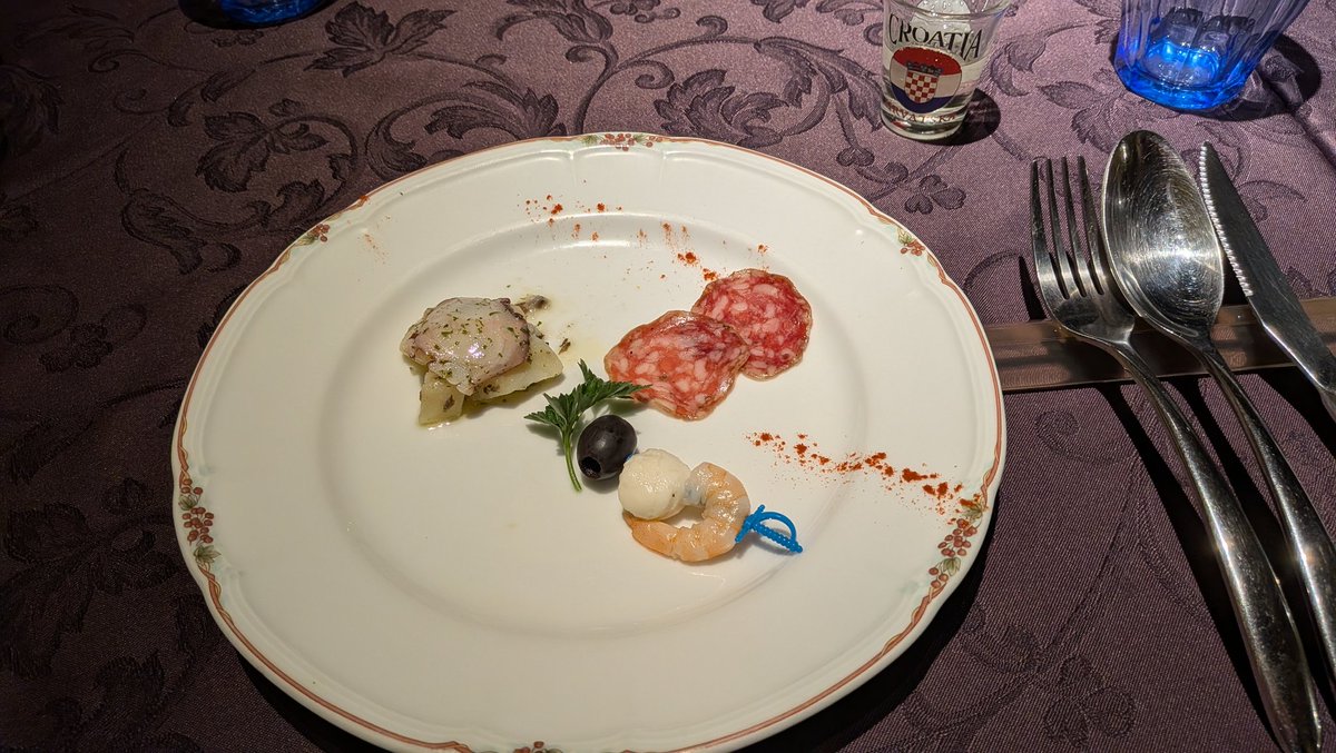 ねらず郎 tweet media