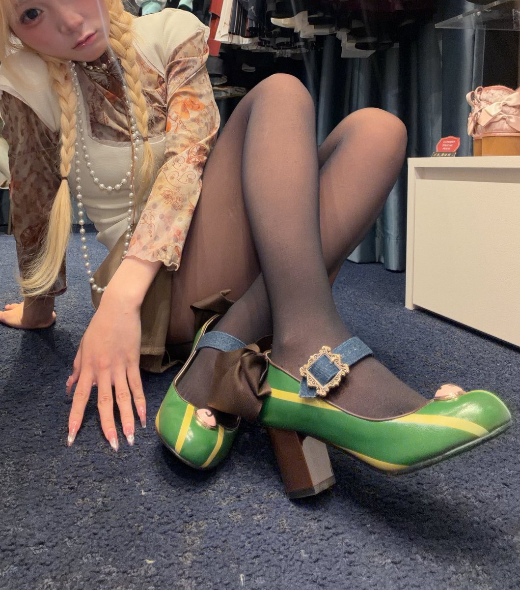 しおん tweet media