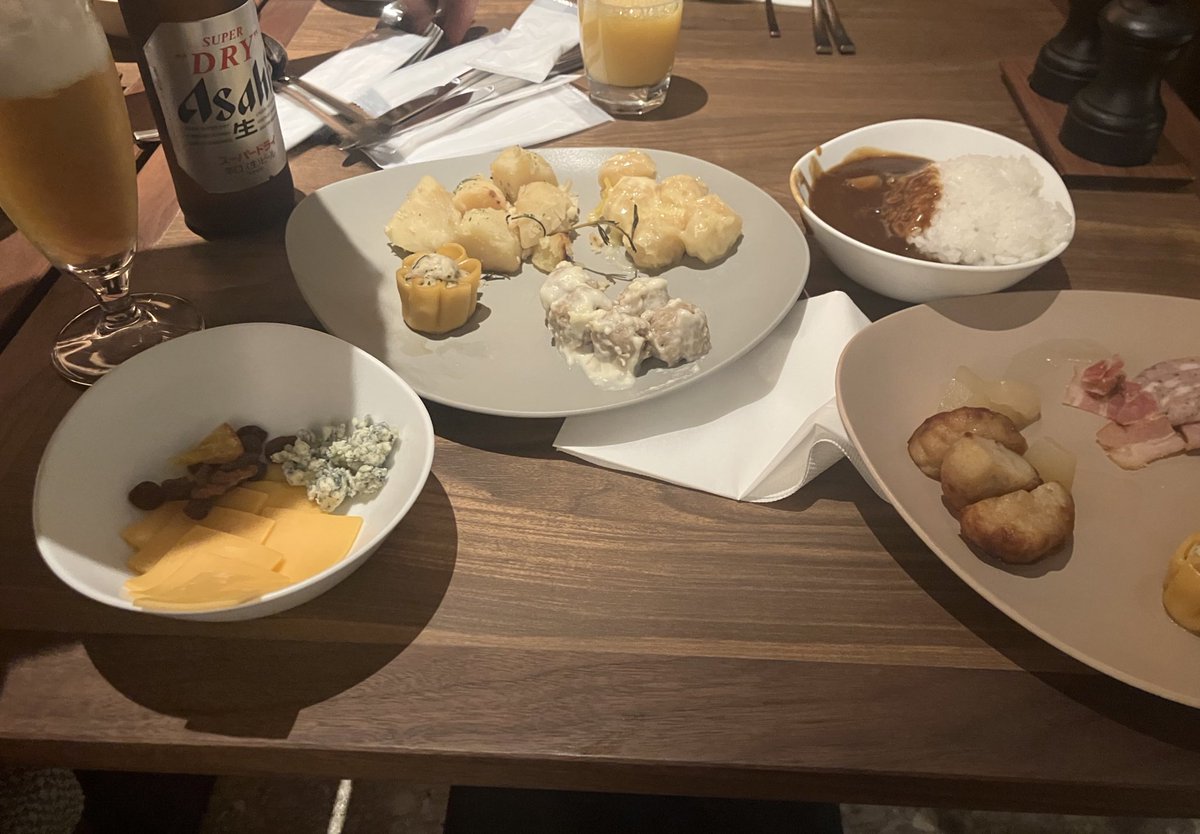 こないだマリオットでカレーを食べられなかったから代わりにヒルトンでカレーを食べるために来た。