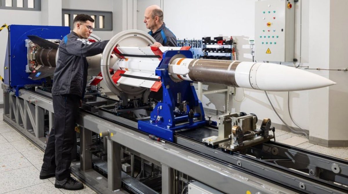 Drone_Wars_'s tweet image. France reportedly plans a major increase in kamikaze drones and missile stockpiles by 2030 under a new military planning law.
#France #UAV #Missiles #Defense